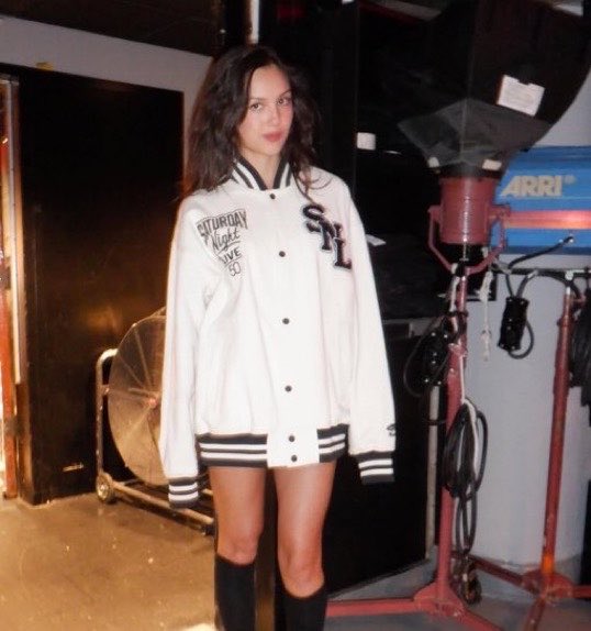 CAN WE PLEASE TALK ABOUT THIS LOOK