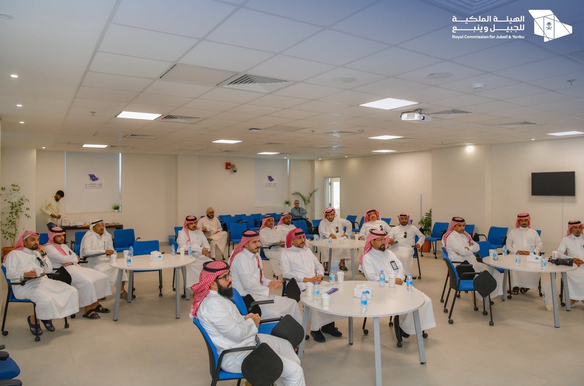 RCJY_Yanbu's tweet photo. استقبلت 
#الهيئة_الملكية_بينبع المشاركين في برنامج "الامتثال البيئي للمشاريع" من ممثلي وزارة البيئة والمياه والزراعة وذلك ضمن فعاليات #أسبوع_البيئة حيث تضمن البرنامج استعراضًا لجهود الهيئة في حماية ومراقبة البيئة، وجولة ميدانية للاطلاع على منظومة المراقبة البيئية بما يعزز التعاون والتكامل وتبادل الخبرات .

#أثرك_أخضر
#صناعة_وحياة
