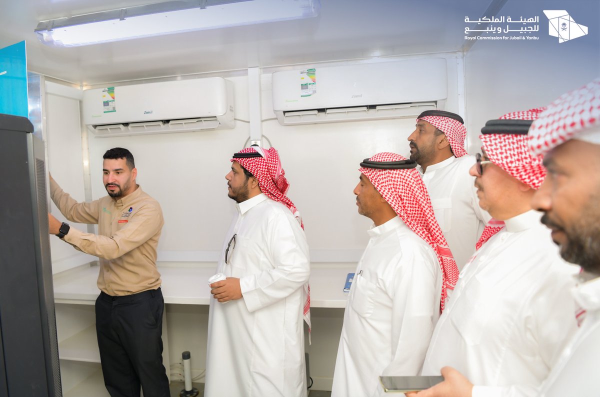 RCJY_Yanbu's tweet photo. استقبلت 
#الهيئة_الملكية_بينبع المشاركين في برنامج "الامتثال البيئي للمشاريع" من ممثلي وزارة البيئة والمياه والزراعة وذلك ضمن فعاليات #أسبوع_البيئة حيث تضمن البرنامج استعراضًا لجهود الهيئة في حماية ومراقبة البيئة، وجولة ميدانية للاطلاع على منظومة المراقبة البيئية بما يعزز التعاون والتكامل وتبادل الخبرات .

#أثرك_أخضر
#صناعة_وحياة