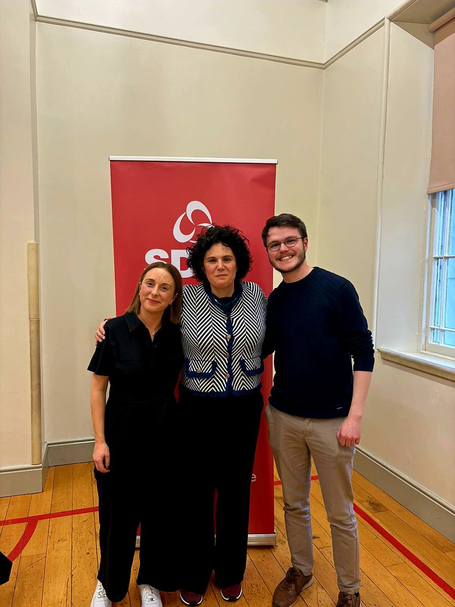 deirdre_vaughan's tweet photo. Standing room only tonight in Holywood! 
Thanks to @ClaireHanna for spending the evening with us talking all things - from planning, stray cats, to a New Ireland 😅 There is a better way! @SDLPlive https://t.co/q7s9aAQFHj