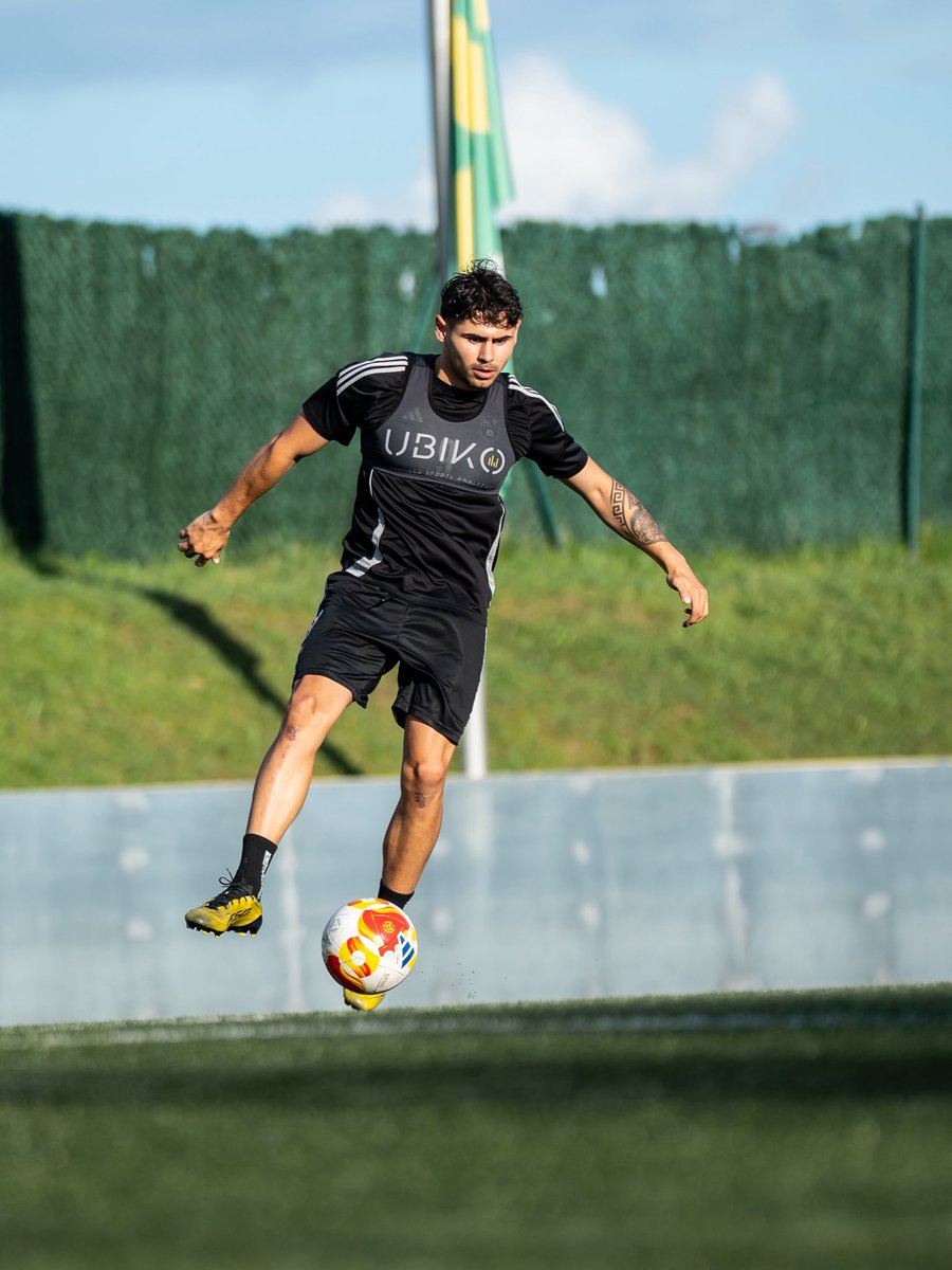 cd_derio's tweet photo. Aste erabakigarria. 💙❤️

El Derio prepara en Ibaiondo el último partido de liga.
Zarautz, play-off en juego y una afición que también jugará.

#CreerCrea https://t.co/u5RD9W6foo