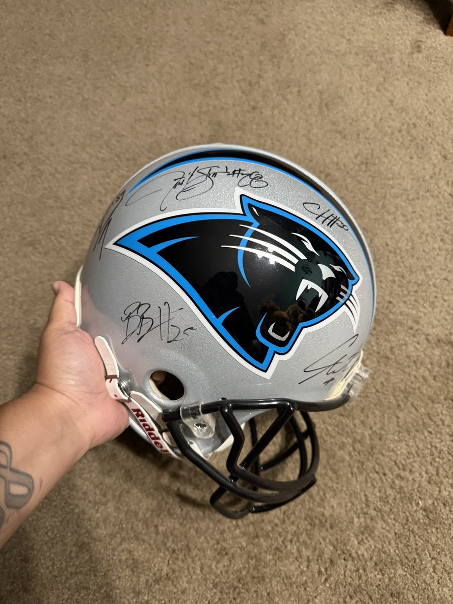 LocaCustoms's tweet photo. @Panthers @SteveSmithSr89 @CameronNewton @Benwik21 @Hubbard_RMN @Jonathanstewar1 @DeAngeloRB @jeremychinn  wish I could have gotten @CMC_22 @Fire_Burns99 @idjmoore when I met them https://t.co/8kUGWbyXEq