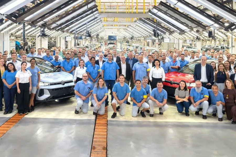 Autosdeprimera's tweet photo. El exitoso Volkswagen Tera logra este importante hito industrial y se convierte en uno de los SUV más vendidos de la casa de Wolfsburg en Latinoamérica.
Más detalles aquí: https://t.co/GbxhulXfHg
#VolkswagenTera #volkswagen #VWTera #VolkswagenSUV https://t.co/JPoVs9GqWg