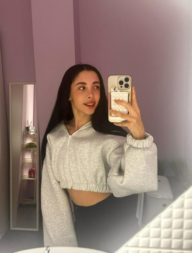 uwodzicielska's tweet photo. Blondyna czy czarna??
#brunetka #blondynka https://t.co/nQl2YGNZ7F