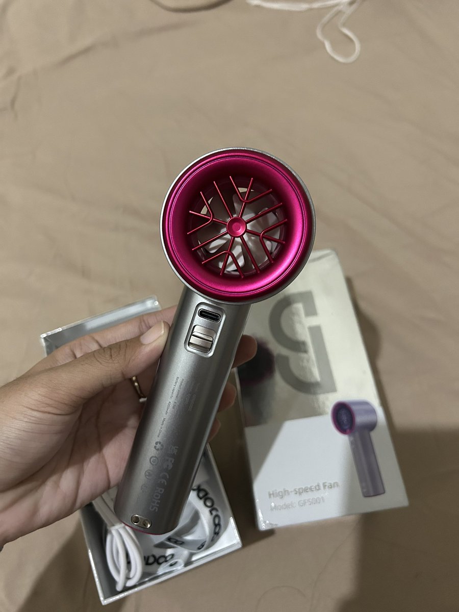 nindapages's tweet photo. wts kipas angin portable gojodoq, masih baruu yeas, fullshet (dibuka plastiknya cm buat kebutuhan konten) 

170rb, bisa oren (termasuk admin)

tag 
wts wtb kipas angin gojodooq gojodoq prelove kipas angin https://t.co/sSCXjg4D1D