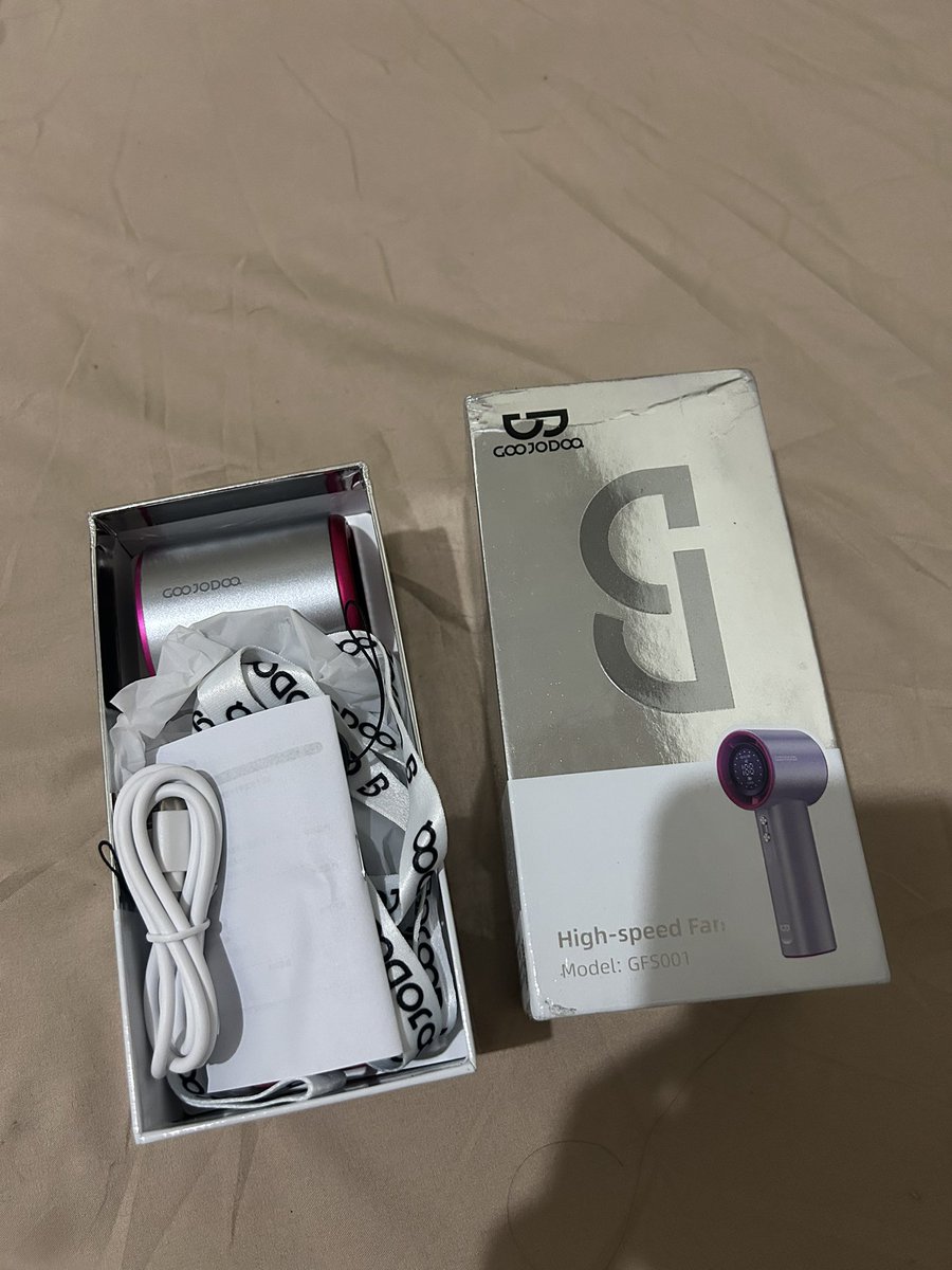 nindapages's tweet photo. wts kipas angin portable gojodoq, masih baruu yeas, fullshet (dibuka plastiknya cm buat kebutuhan konten) 

170rb, bisa oren (termasuk admin)

tag 
wts wtb kipas angin gojodooq gojodoq prelove kipas angin https://t.co/sSCXjg4D1D