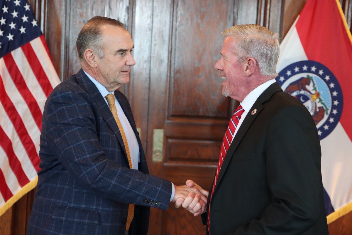 GovMikeKehoe's tweet photo. This week, we had a fantastic discussion about all the great things happening in Missouri with Brad Zaun, the Great Plains Regional Administrator for @SBAgov.
From family farms and Main Street shops to manufacturers and startups, Missouri's small businesses are the heart of our communities. During National Small Business Week, we recognize the hardworking entrepreneurs who take risks, create jobs, and keep Missouri moving forward.