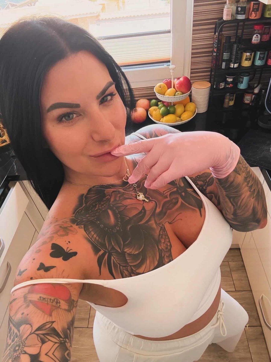 ltxglvsmodels's tweet photo. Pink latex gloves, @inked_kathy and a playful look that says she’s ready for anything. 🩷🧤

Those tight gloves aren’t just an accessory… they’re an invitation.

What happens next? 👀

#PinkLatex #GloveFetish #LatexGloves #LatexLover #GloveObsession https://t.co/WedGPIfyHO