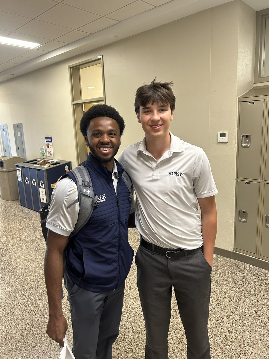 TylerBaradel's tweet photo. Thank you @Kalus_Murphy for stopping by my school and talking with me about Yale football!

@coach_smcgowan @StevenVashel @MaristRecruits @BigBoardSports @AlexKurtzYale https://t.co/NRxerxc2Rg
