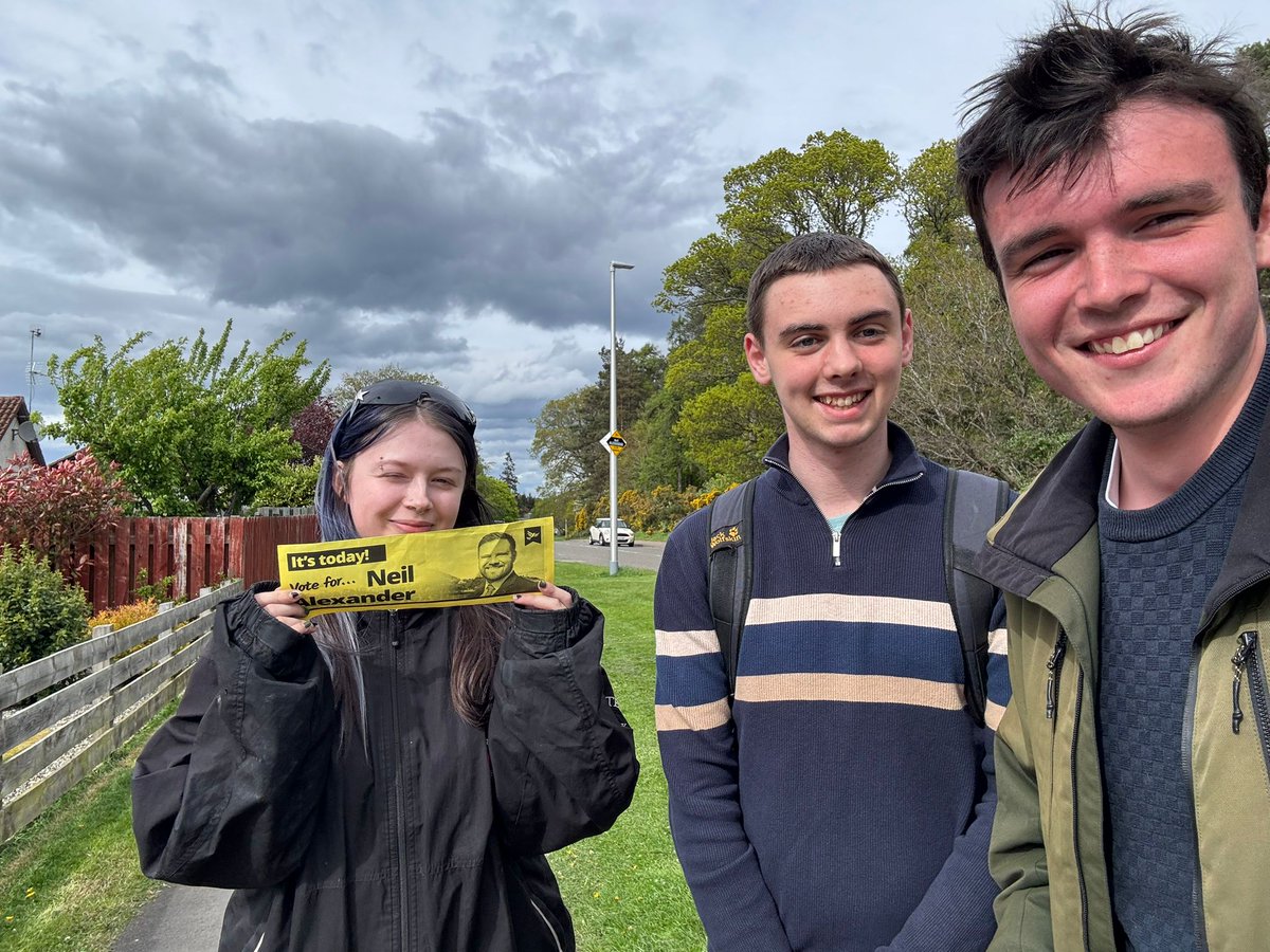 NeilAlex94's tweet photo. And that's us! 🔶

What a day, what a campaign

From the bottom of my heart, a massive thank you to every single person in my amazing team for all of your support

And a massive you to the good people of Inverness and Nairn. I've loved getting to know you all, every minute of it https://t.co/dUcdApu9kE