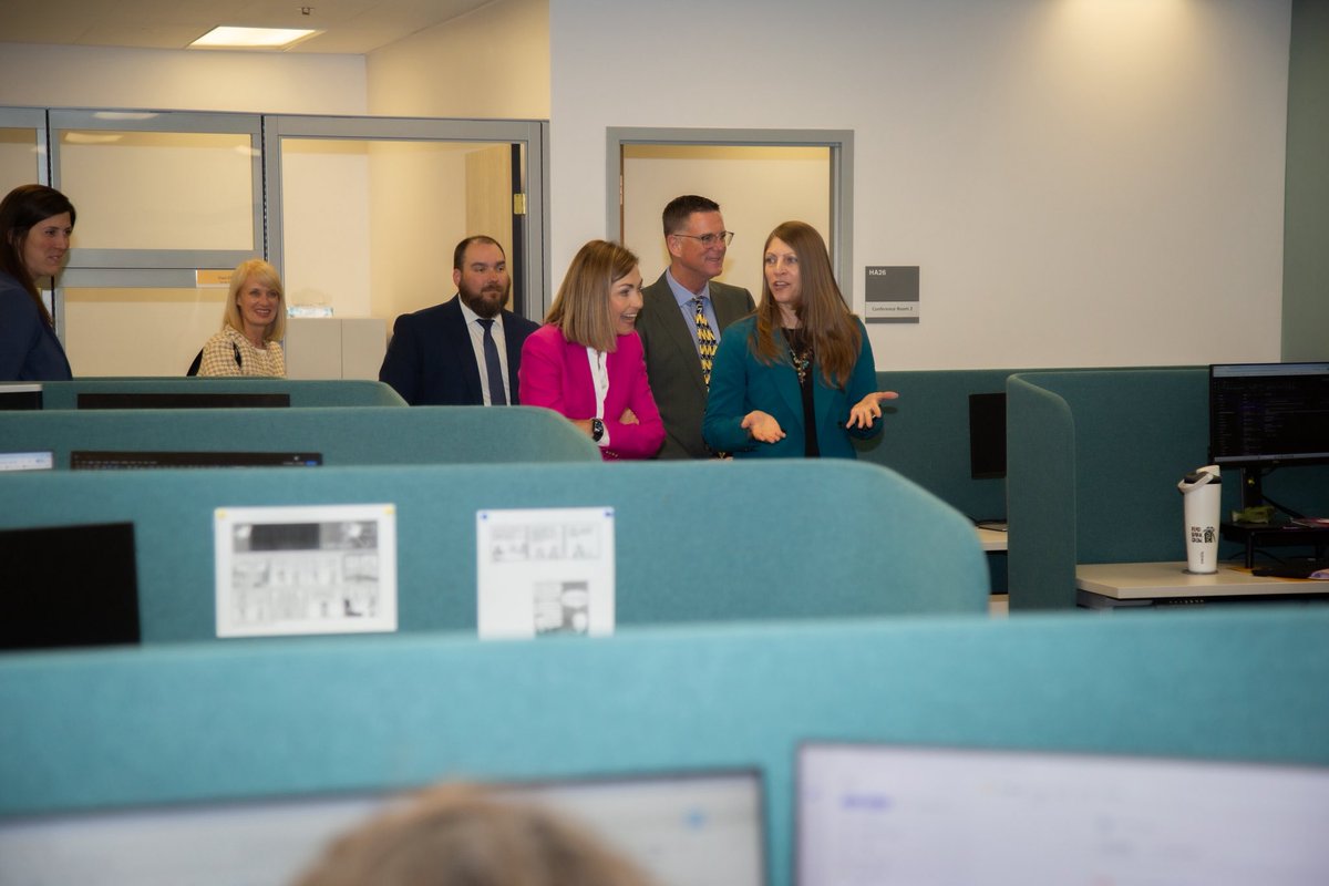 IAGovernor's tweet photo. So excited about the Department of Administrative Services’ HR initiative to modernize the state’s internship program and attract top talent to public service careers. Thank you, Laina and Tyler! #PublicServiceWeek https://t.co/onCaG2NOOc