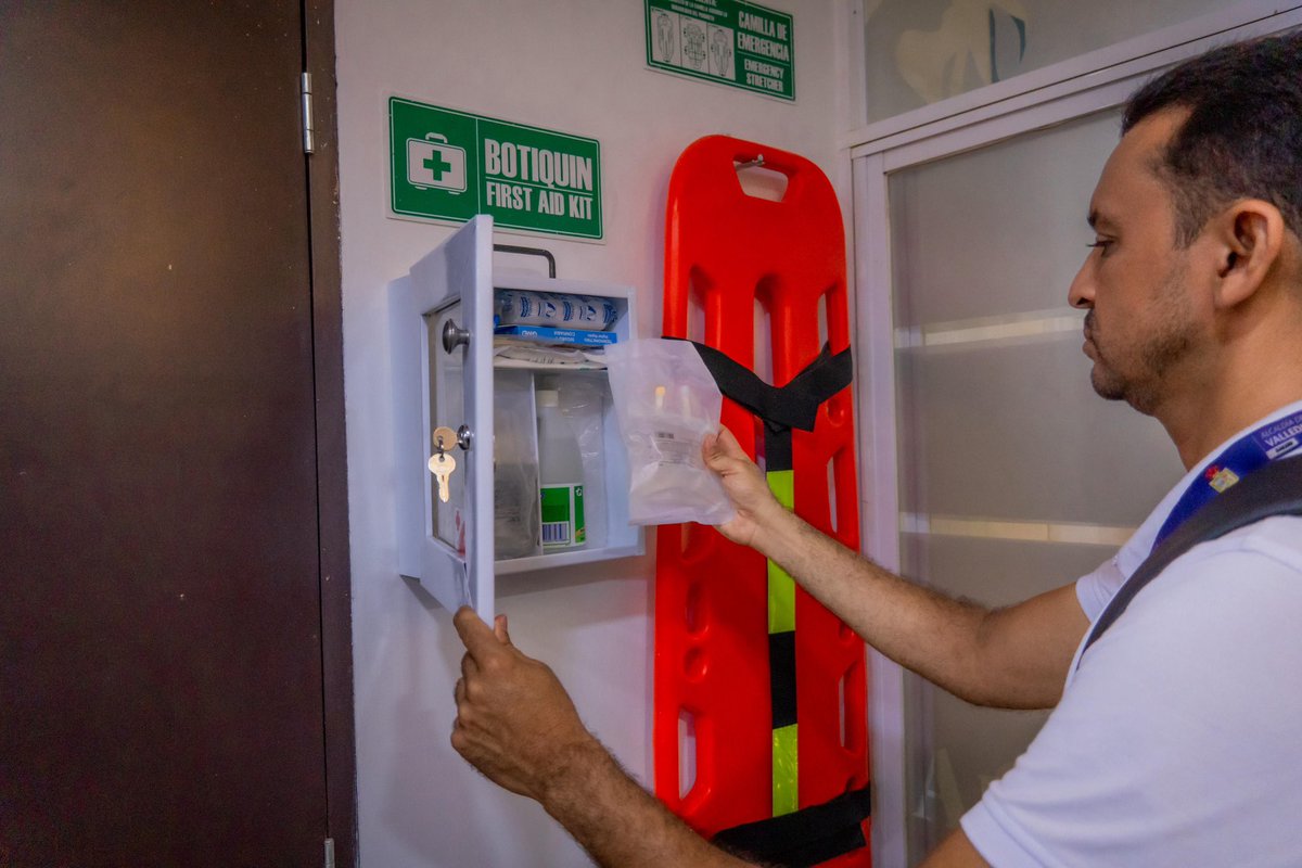 SecSaludVpr's tweet photo. Desde la @AlcaldiaVpar les recordamos la importancia de verificar que estos establecimientos cumplan con las normas sanitarias y cuenten con personal capacitado antes de acceder a cualquier procedimiento estético.

Con salud estamos #ArreglandoEsto https://t.co/X066QxU8F4