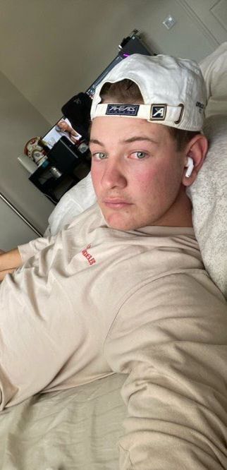 DamBanny's tweet photo. Proudly a gay❤️
Not fun to chat with streatly for my job https://t.co/WUOOYGk4Qw