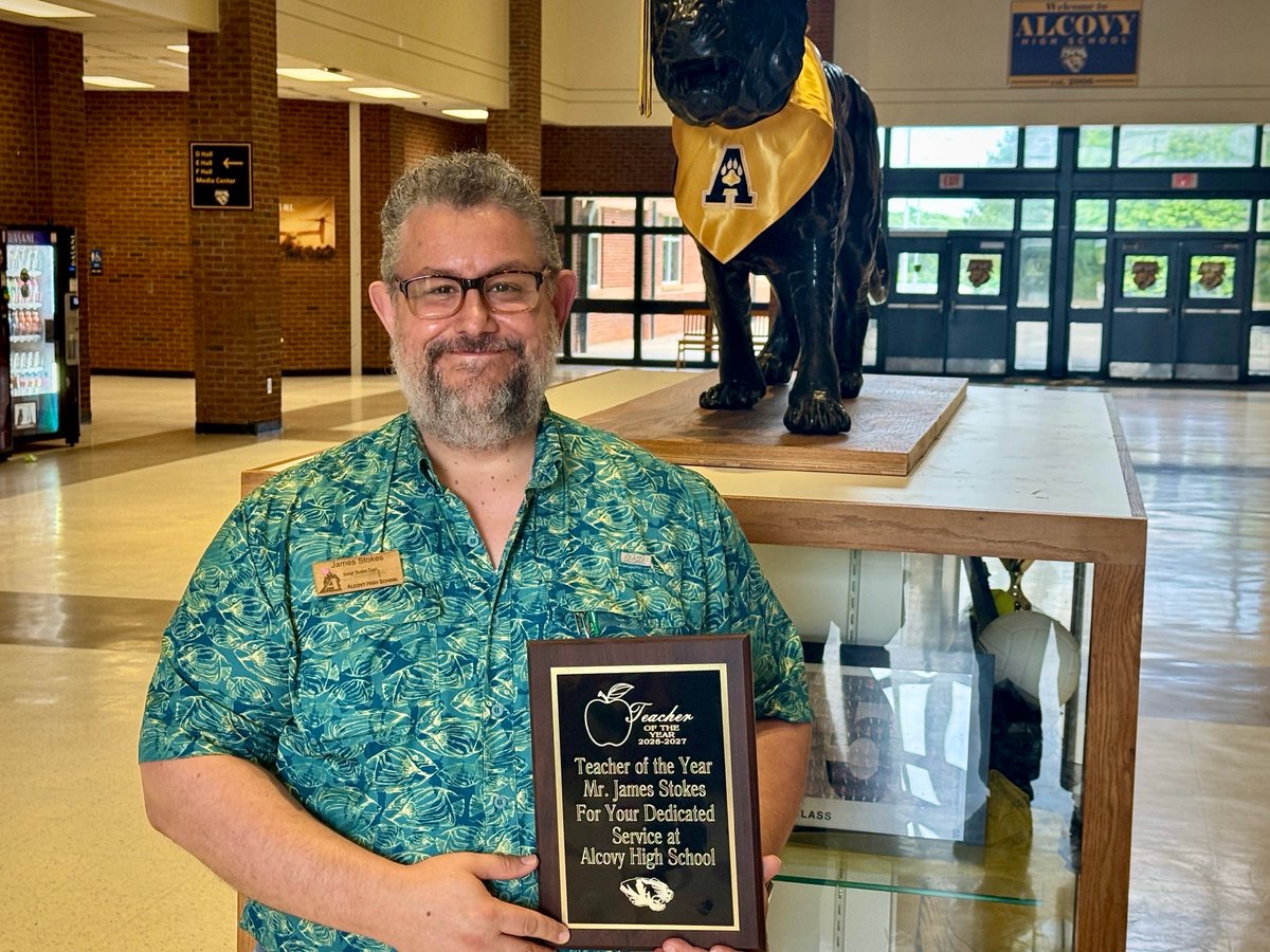 Ahs06_tigers's tweet photo. Our 26-27 AHS Teacher of The Year. Congratulations Mr. Stokes. https://t.co/UIdXsF47Xd