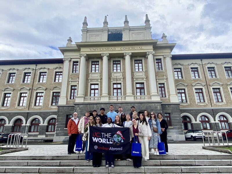 Deusto Business School tweet media
