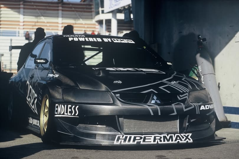 CarSighting's tweet photo. TRB stands for Tsukuba Record Breaker, so I don't need to explain what HKS had in mind when they built these cars. This is the Lancer Evo VIII TRB-02. It broke the record in February 2004 - NOB posted a 54.739s lap, but while pushing for the 53-second barrier, he had an accident and the car was done. Despite that, the record stood for 5 years.