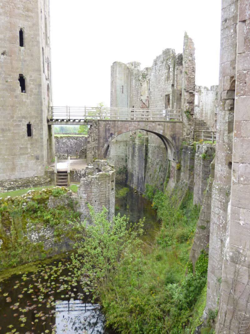NZAllison's tweet photo. #RaglanCastle, Wales. https://t.co/USFfbgdZU6