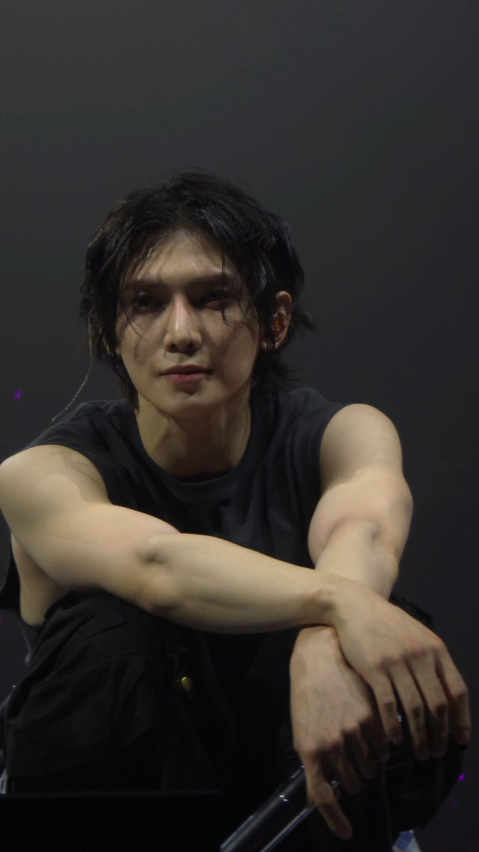 The most prettiest boy ever ><