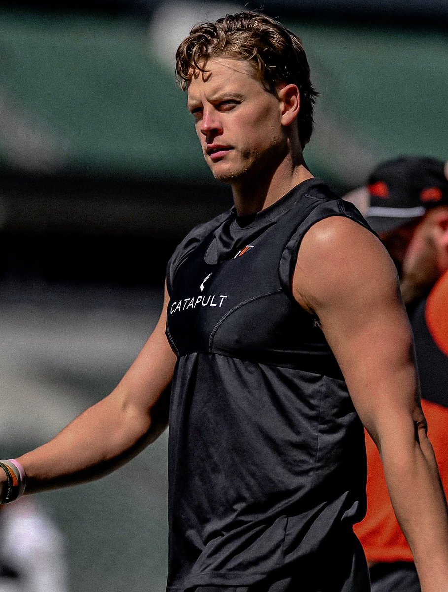 mistermendes08's tweet photo. joe burrow. https://t.co/0BLMYQQy03