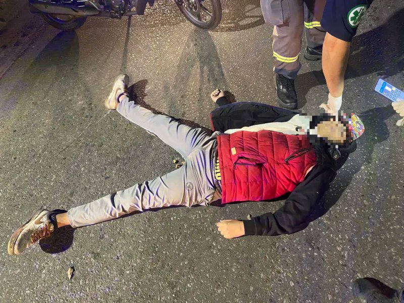 Nueva figurita para el álbum coleccionable de chorros que mueren en poses graciosas.
En Almirante Brown un mutante de 18 añitos quiso robarle la moto a un policía de civil y terminó bailando la macarena en el asfalto.