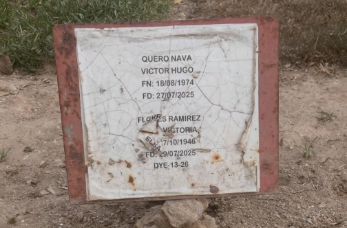 AndrewsAbreu's tweet photo. #AHORA Tras la confirmación de la muerte de Víctor Hugo Quero, llevaron a la señora Carmen Navas al lugar donde está enterrado. https://t.co/XASVH12P6n