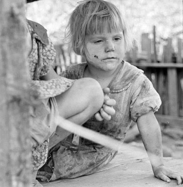 RidingTheRails's tweet photo. They grew up fast in speeding boxcars and hobo jungles."

At the height of the Great Depression, 250,000 teenagers left home to hop freight trains, searching for a better life farther down the line. They were "gaycats" and "dingbats" surviving on breadlines and dodging railroad guards in a country "dying by inches." 

Riding the Rails: Teenagers on the Move During the Great Depression by Errol Lincoln Uys 

"A riveting document of hope and hardship... a remarkable story." — The Boston Globe

Witness the 1930s entirely through the eyes of the young men and women who lived it, drawn from 3,000 oral histories and rare archival photos.

Buy now on Amazon https://t.co/klqA4UCRX7

#GreatDepression #AmericanHistory #RidingTheRails #OralHistory #DustBowl #ArchivePhotography #HoboLife #Boxcar #Trains #Americana #TheRoad #LostGeneration #NonFiction #MustRead
#HistFic #SocialHistory #TrueStories #EduTwitter #BookDeal #AmazonBooks #KindleDeals #HistoryMatters