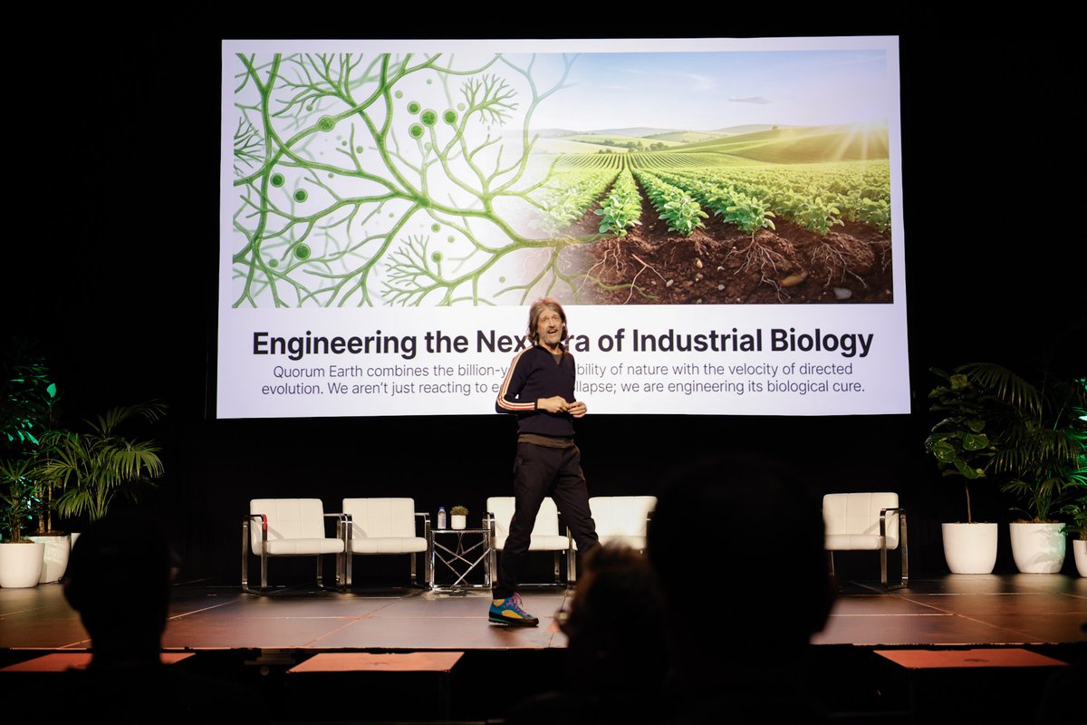 SynBioBeta's tweet photo. Chris Kantrowitz said Quorum Earth is engineering a thermal-tolerant Metarhizium strain to control Varroa mites prophylactically inside hives, as amitraz resistance and deformed wing virus keep driving bee colony losses. #SynBioBeta #Biotech https://t.co/vAG183wwbX