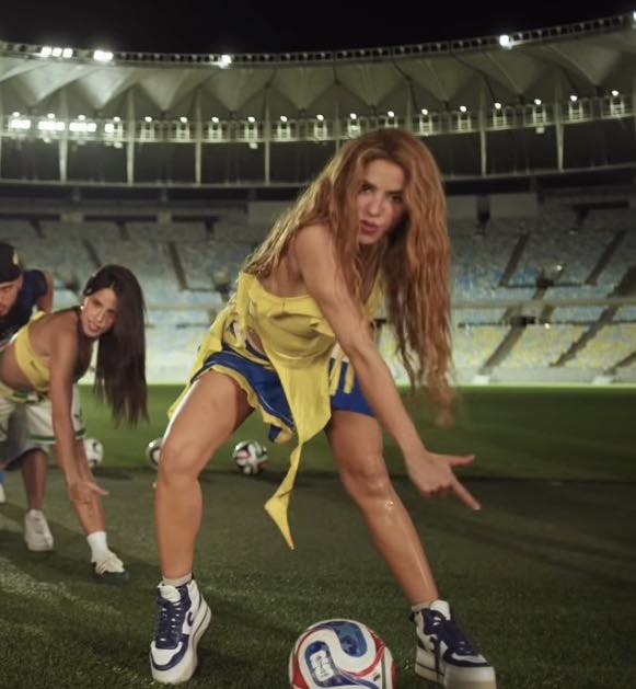 TeleritmoTv's tweet photo. ¡Paren todo! 😱 Shakira regresa a los mundiales. ⚽️🎶

La reina de los mundiales acaba de anunciar "Dai Dai", el tema oficial para la Copa del Mundo en colaboración con Burna Boy. 🎤🔥

🗓️ Marquen su calendario: 14 de mayo. ¿Listos para un nuevo Waka Waka? 💃✨ https://t.co/Y2ZHTnaUET