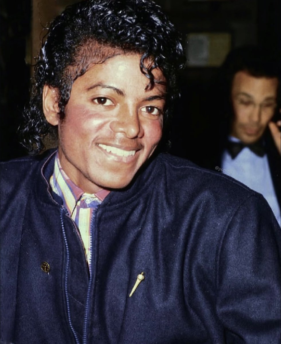 saycamore's tweet photo. can everybody stop perceiving Michael now? it’s been a fun two weeks but he‘s a niche artist who isn’t meant to be famous. he doesn’t like the attention. look at him he can’t even afford flashy clothes &amp; can’t keep up with this lifestyle. please respect his privacy. https://t.co/24wa5waYSG