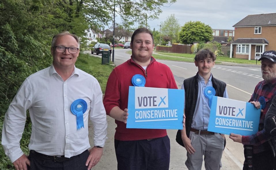 James_Tory_'s tweet photo. Great evening 🌅for #LocalElection

Following dozens of conversations👂on the doorsteps🚪this evening 💬The message is clear #Nuneaton and #Whitestone want the #Conservatives in Power Locally

Brilliant to support local Candidates Michael Green &amp; Harvey Gill

Best of luck Team 💙 https://t.co/NNeB6aofJu