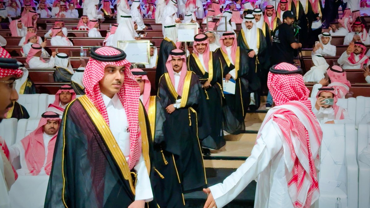 IMAM_U1's tweet photo. برعاية معالي رئيس ⁧#جامعة_الإمام⁩ أ.د.أحمد بن سالم العامري، وبحضور سعادة وكيل الجامعة للشؤون التعليمية د.عبدالله بن عبدالرحمن الأسمري،
احتفلت ⁧#الكلية_التطبيقية⁩ بتخريج عدد من طلابها ضمن الدفعة (٧٠). https://t.co/56LwM9AGOE