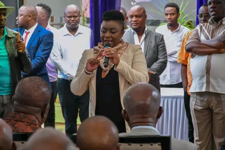 FMunderu20435's tweet photo. Today, I had the honour of joining fellow members of the Linda Mwananchi Patriots, several Members of Parliament, and Fred Matiang'i during a visit to the home of Senator Richard Onyonka. It was a moment of unity, reflection, and meaningful engagement for leaders and LM patriots. https://t.co/oMTbJHEFqE