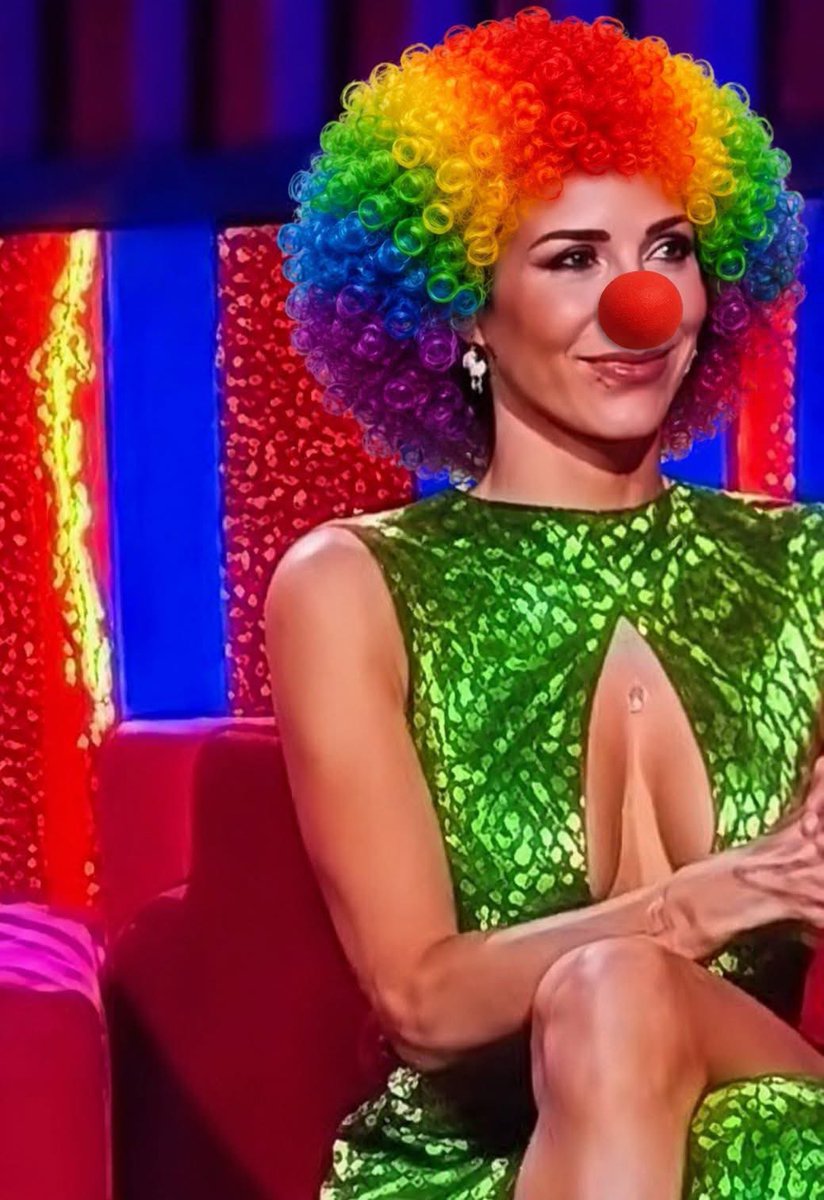 alogtzvilla's tweet photo. @Cris_Porta Si por supuesto que eres protagonista, quedas siempre como payasa, falsa feminista roba maridos 😂😂😂😂😂😂😂 https://t.co/DnEHh0WFuR