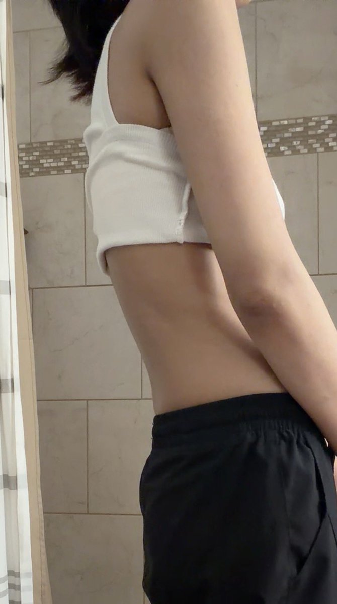 moonberryclouds's tweet photo. 23.5” waist. 
cg: 22” https://t.co/FnZrZggPFu