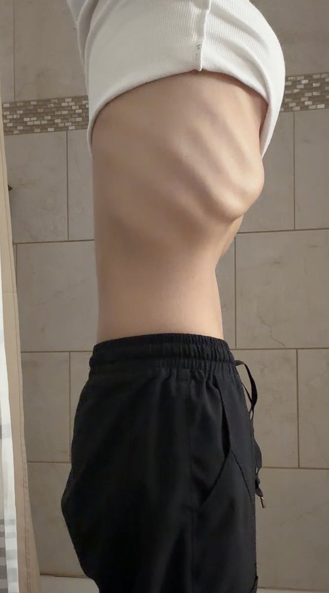 moonberryclouds's tweet photo. 23.5” waist. 
cg: 22” https://t.co/FnZrZggPFu