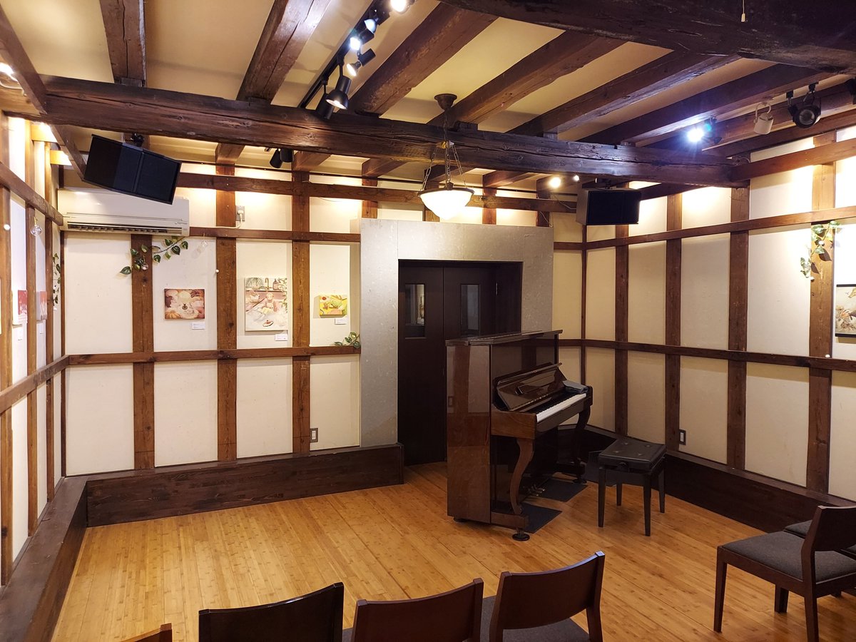 西堀前通一番町にあるギャラリー蔵織へ「ときのね ファンタジア」を聞きに行ってきました。美しい響きのピアノが奏でるその時限りの煌めきと、それに合わせ、しなやかに舞い踊る身体が作り出す喜びの舞踊を十二分に堪能しました。
clothoiddiary.blog.fc2.com/blog-entry-248…