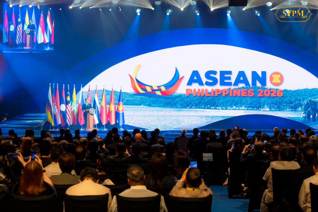 Dr_Hunmanet_PM's tweet photo. ចូលរួមពិធីបើកកិច្ចប្រជុំកំពូលអាស៊ាន លើកទី៤៨ និងកិច្ចប្រជុំកំពូលពាក់ព័ន្ធ។

ប្រទេសហ្វីលីពីន ព្រឹកថ្ងៃសុក្រ ទី៨ ឧសភា ២០២៦

Attending the Opening Ceremony of the 48th ASEAN Summit and Related Meetings.

Philippines, Friday morning, 8 May 2026

#ហ៊ុនម៉ាណែត #Hunmanet #កម្ពុជា #cambodia #សន្តិភាពនៅកម្ពុជា #Peaceincambodia