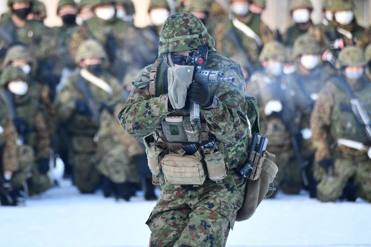 名寄のタクティカル中隊長思い出した

タクティカル基地司令、上官がこれだと頼もしいよなぁ…