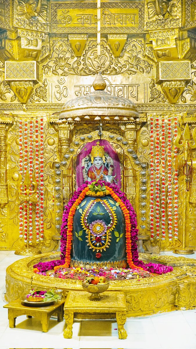 श्री सोमनाथ महादेव मंदिर,
प्रथम ज्योतिर्लिंग - गुजरात (सौराष्ट्र)
दिनांकः 08 मई 2026, वैशाख कृष्ण षष्ठी युक्त सप्तमी - शुक्रवार
प्रातः श्रृंगार
05269012
#somnath #mahadev #shivji
#bhakti #somnathlivedarshan #somnathtemple #JaiSomnath #SomnathSwabhimaanParv
