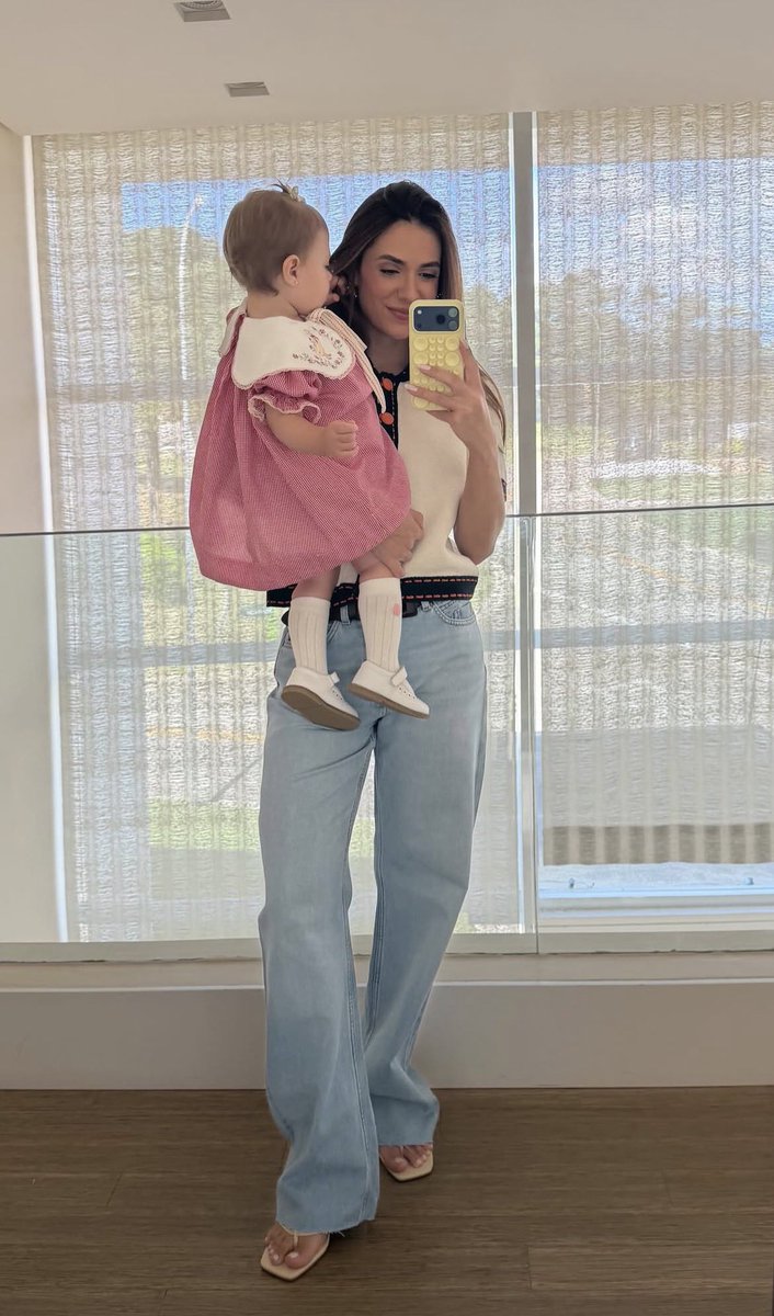 jade segurando o luan no colo 🩷