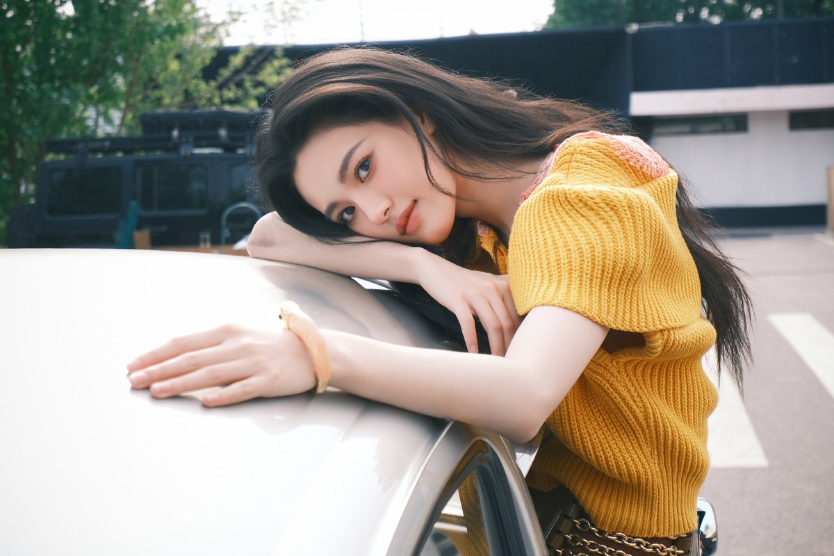 shenyujie_1011's tweet photo. 一起去兜风吧🚗💛

© 鲨鱼夹背后的女人 [weibo]

𝐟𝐨𝐥𝐥𝐨𝐰 𝐮𝐬 𝐟𝐨𝐫 𝐦𝐨𝐫𝐞 - @shenyujie_1011  

#shenyujie #沈羽洁 #沈羽潔 
-
#chineseactress #chineseactresses #chinesedrama #chinesedramas #cdrama #RayliStyle #瑞丽服饰美容 #fashion https://t.co/71RU8PgYNS