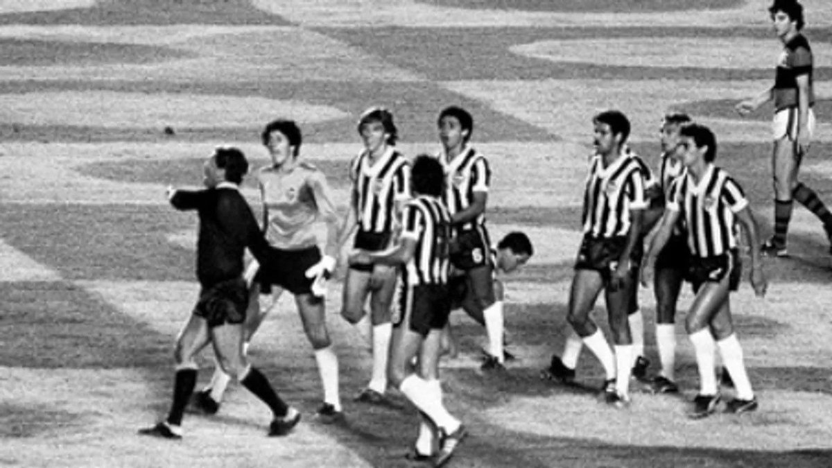 idrubronegro's tweet photo. Não queria falar nada não, mas…

A última vez que o Flamengo venceu uma partida por W.O na Libertadores, se sagrou campeão e ainda venceu o MUNDIAL. https://t.co/b3ygf9e9Gk