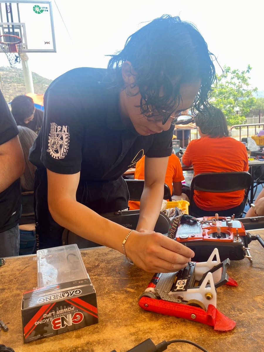 Conversus_IPN's tweet photo. Hoy arrancó la 15 Edición de #GuerraDeRobots en @Upiita_Ipn, reuniendo a más de 300 participantes de distintas escuelas y estados del país.
La emoción continuará este 8 y 9 de mayo.
Lee más:
https://t.co/MSf8KrzKyb
📍Reportera: Corina Ortega | @corinatlali https://t.co/gBnPLNk7FX