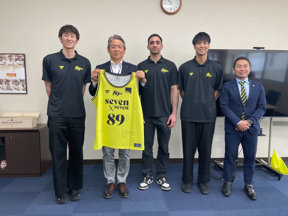 tireworldkan's tweet photo. 本日、仙台89ERS の皆さまにシーズン終了報告でご来社いただきました✨

熱い戦いとたくさんの感動をありがとうございました🔥
本当にお疲れさまでした！

ブースターの皆さまもイベントに足を運んで頂きありがとうございました！ https://t.co/ehS42JxbUj