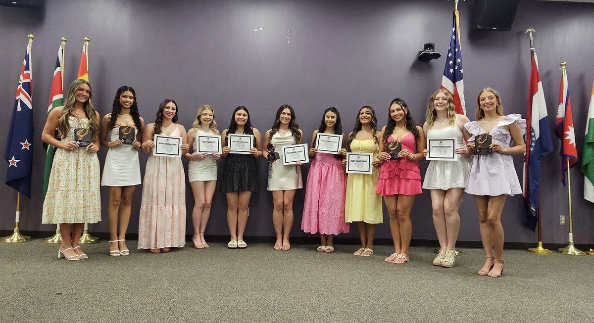 Avila Glitter Girls tweet media