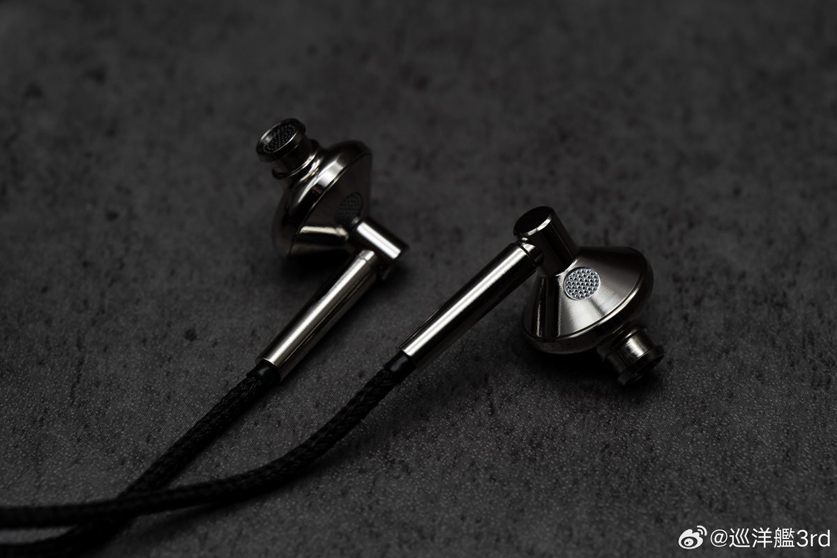 ddhifi_com's tweet photo. New arrival loading... 📦

#ddHiFi #Moondrop #Memory44 #PlanarIEM https://t.co/6eGefn4KTM