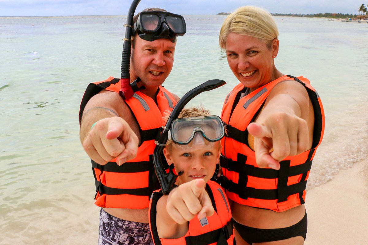 edgeaust's tweet photo. We want YOU as our client 👉😂🧡

Happy Mother’s Day to the mums who keep the family together and somehow still survive the chaos 🌴🐠

Life really is a family sport.

📧 scottb@edge.net.au
📱 0428 932 584

#MothersDay #LifeIsAFamilySport #BeachVibes #TravelMemories #NEBA https://t.co/Rm4NiZADoo