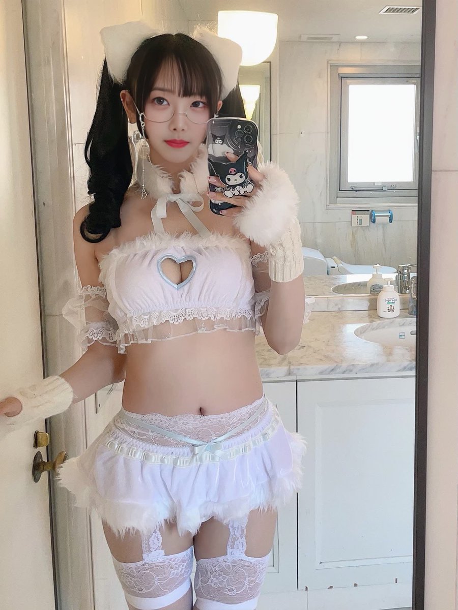 합성 tweet media
