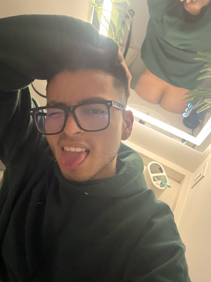 pauuulval's tweet photo. Puedo ser tu  dirty bitch 😈🔥 https://t.co/vJSUvE7RDg