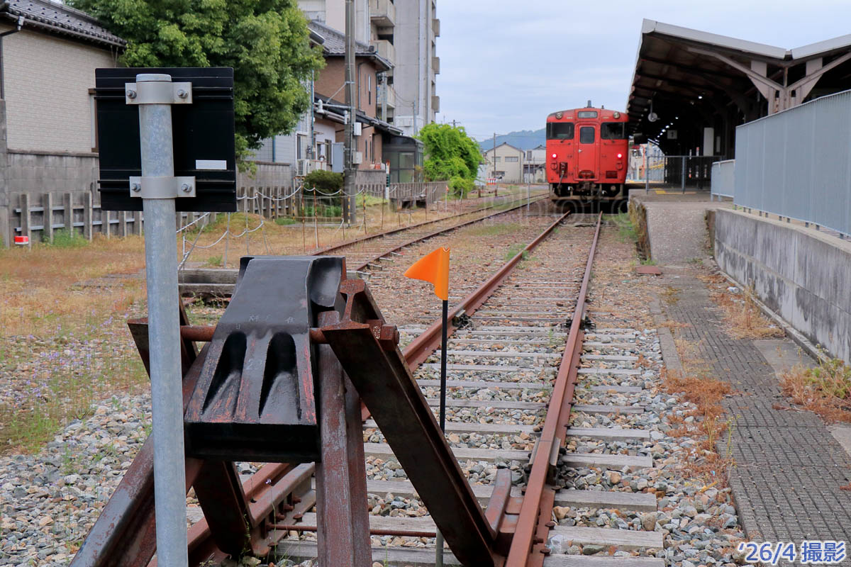 m3nisk's tweet photo. キハ40/47が停車してる氷見駅を撮りたくて

ホームの嵩上げ工事進行中

3年後の新型車両置き換え前に雰囲気変わりそう

https://t.co/wg9m2jLxYy https://t.co/o8jZ1oXBHE